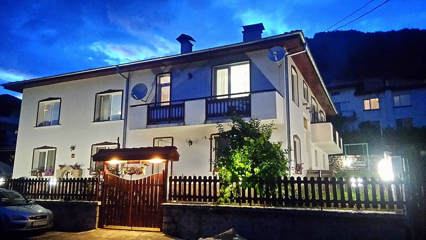 guesthouse_meraklii3.jpg